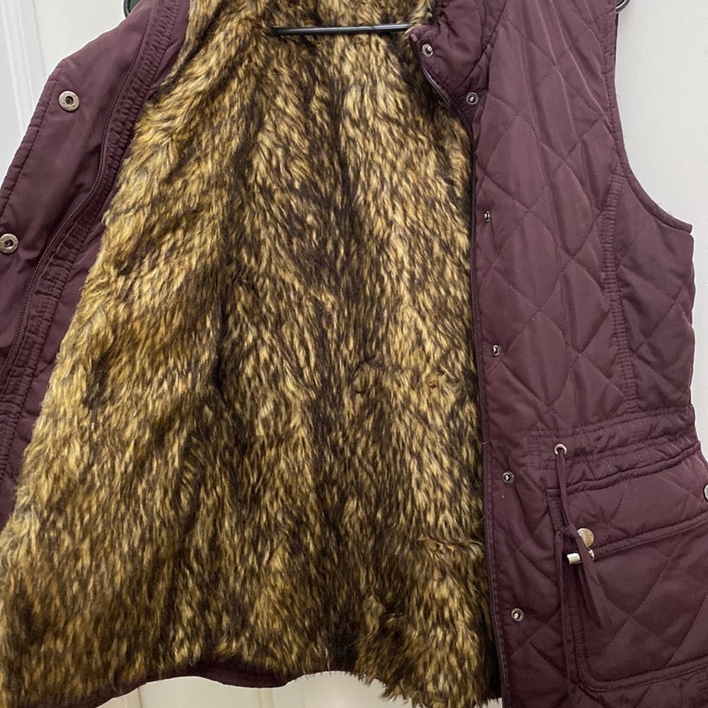 Adrienne Vittadini Burgundy Quilted Utility Vest Faux Fur Lined Snap Zip Medium - Picture 11 of 11